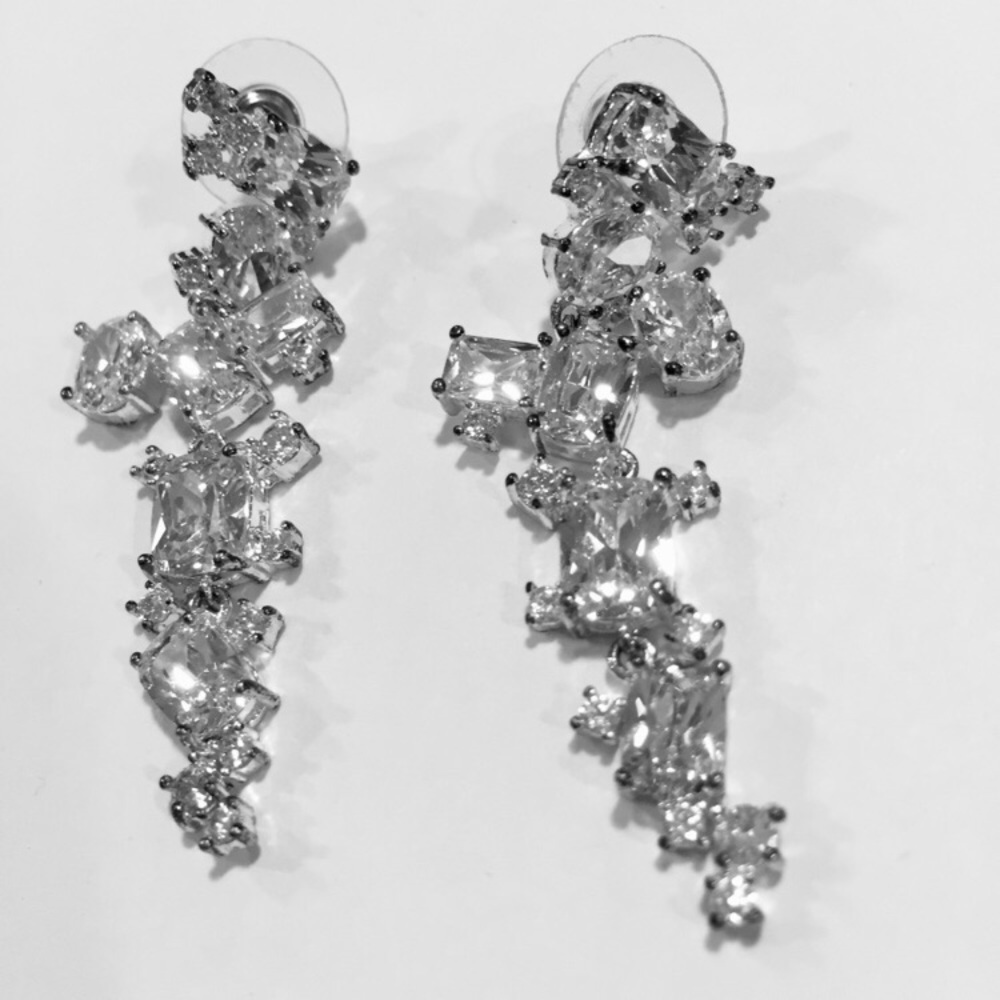 ANNE KLEIN Long Dangling Crystal Link Silver Tone